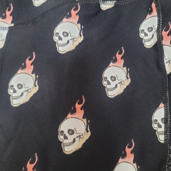 Torrid Active Plus Size Flaming Skull Leggings: NWT: Black: SZ 2 (18-20) - Picture 5 of 5